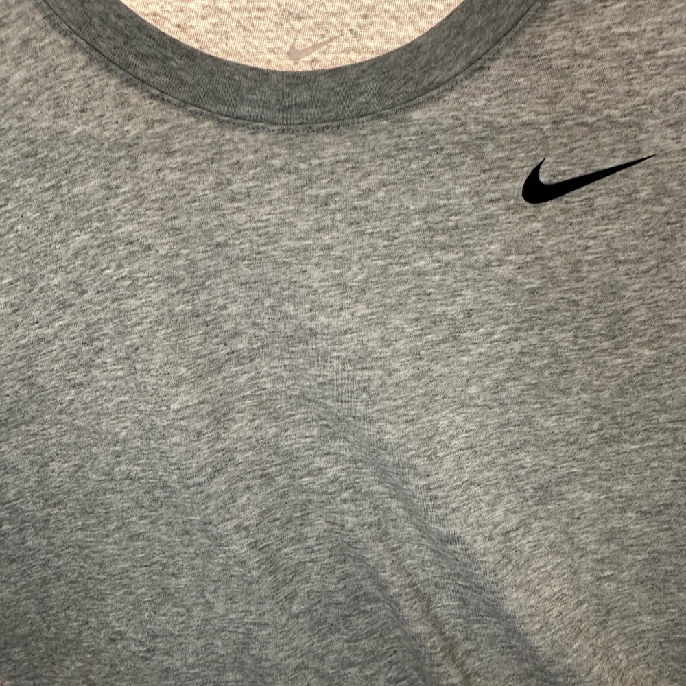 Nike Men’s Heather Gray Tee with Black Swoosh